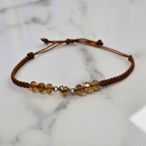 Pulsera Hilo Brown Corazon